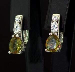 Срібні сережки 925 проби 4,96 г з турецькими Султанітами класу АААА та цирконами 2,88 карат Срібні сережки 925 проби 4,96 г з турецькими Султанітами класу АААА та цирконами 2,88 карат