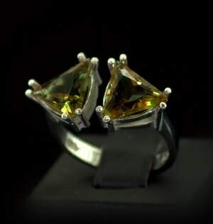 Срібна каблучка 925 проби 5,03 г з турецькими Султанітами класу АААА 9,2 карат