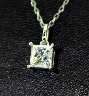 Срібне кольє 925 проби 1,89 г з Муассанітом 1 карат