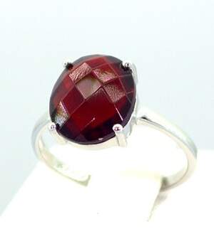 Серебряное кольцо 925 пробы 2,38 г с мозамбикским Гранатом 3,98 карат Серебряное кольцо 925 пробы 2,38 г с мозамбикским Гранатом 3,98 карат