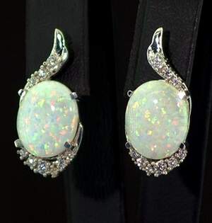 Срібні сережки 925 проби 4,51 г з білими гідротермальними Опалами та цирконами 4,32 карат