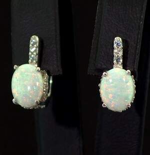 Срібні сережки 925 проби 3,2 г з білими гідротермальними Опалами та цирконами 1,88 карат