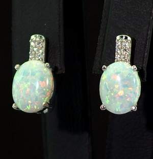Срібні сережки 925 проби 3,38 г з білими гідротермальними Опалами та цирконами 2,23 карат