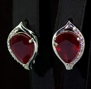Срібні сережки 925 проби 5,69 г з африканськими Роял Рубінами класу АААА та цирконами 10,36 карат Срібні сережки 925 проби 5,69 г з африканськими Роял Рубінами класу АААА та цирконами 10,36 карат