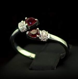 Срібна каблучка 925 проби 1,85 г з африканськими Роял Рубінами класу АААА та цирконами 0,58 карат Срібна каблучка 925 проби 1,85 г з африканськими Роял Рубінами класу АААА та цирконами 0,58 карат