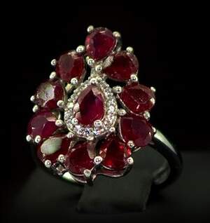 Срібна каблучка 925 проби 4,43 г з африканськими Роял Рубінами класу АААА та цирконами 4,69 карат Срібна каблучка 925 проби 4,43 г з африканськими Роял Рубінами класу АААА та цирконами 4,69 карат