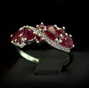 Срібна каблучка 925 проби 3,27 г з африканськими Роял Рубінами класу АААА та цирконами 3,12 карат