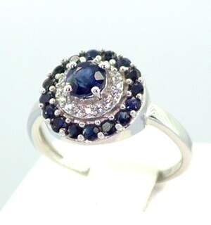 Срібна каблучка 925 проби 3,3 г зі шрі-ланкійськими Сапфірами класу АААА та цирконами 1,67 карат Срібна каблучка 925 проби 3,3 г зі шрі-ланкійськими Сапфірами класу АААА та цирконами 1,67 карат