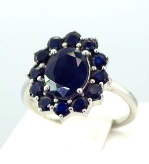 Срібна каблучка 925 проби 3,81 г зі шрі-ланкійськими Сапфірами класу АААА 5,26 карат Срібна каблучка 925 проби 3,81 г зі шрі-ланкійськими Сапфірами класу АААА 5,26 карат