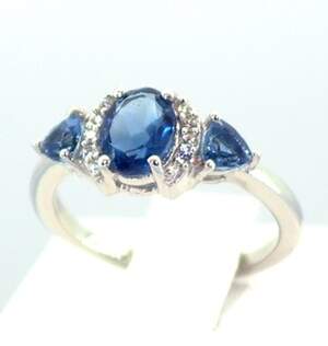 Срібна каблучка 925 проби 2,9 г з Танзанітами Nano та цирконами 1,62 карат Срібна каблучка 925 проби 2,9 г з Танзанітами Nano та цирконами 1,62 карат