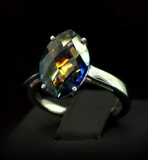 Срібна каблучка 925 проби 4,15 г з містичним Топазом 8,36 карат Срібна каблучка 925 проби 4,15 г з містичним Топазом 8,36 карат
