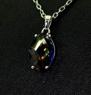 Срібна підвіска 925 проби 2,54 г з містичним Топазом 8,67 карат Срібна підвіска 925 проби 2,54 г з містичним Топазом 8,67 карат