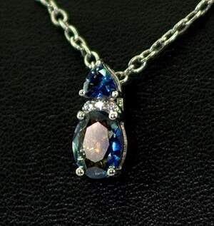 Срібна підвіска 925 проби 1,21 г з містичними Топазами та цирконами 2,36 карат Срібна підвіска 925 проби 1,21 г з містичними Топазами та цирконами 2,36 карат