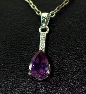 Срібна підвіска 925 проби 1,45 г з індійським Олександритом та цирконами 2,41 карат Срібна підвіска 925 проби 1,45 г з індійським Олександритом та цирконами 2,41 карат