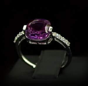 Срібна каблучка 925 проби 2,25 г з індійським Олександритом та цирконами 3,89 карат Срібна каблучка 925 проби 2,25 г з індійським Олександритом та цирконами 3,89 карат