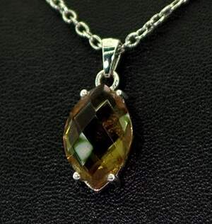 Срібна підвіска 925 проби 1,84 г з турецьким Султанітом класу АААА 5,37 карат Срібна підвіска 925 проби 1,84 г з турецьким Султанітом класу АААА 5,37 карат