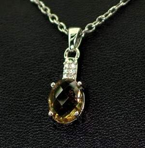 Срібна підвіска 925 проби 1,59 г з турецьким Султанітом класу АААА та цирконами 2,48 карат Срібна підвіска 925 проби 1,59 г з турецьким Султанітом класу АААА та цирконами 2,48 карат