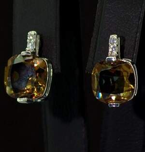 Срібні сережки 925 проби 3,41 г з турецькими Султанітами класу АААА та цирконами 5,68 карат Срібні сережки 925 проби 3,41 г з турецькими Султанітами класу АААА та цирконами 5,68 карат