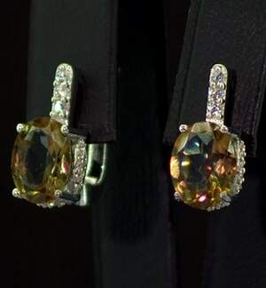 Срібні сережки 925 проби 3,79 г з турецькими Султанітами класу АААА та цирконами 3,84 карат Срібні сережки 925 проби 3,79 г з турецькими Султанітами класу АААА та цирконами 3,84 карат