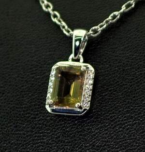 Срібна підвіска 925 проби 1,51 г з турецьким Султанітом класу АААА та цирконами 1,8 карат Срібна підвіска 925 проби 1,51 г з турецьким Султанітом класу АААА та цирконами 1,8 карат