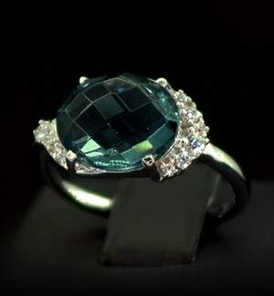 Срібна каблучка 925 проби 3,25 г з Топазом Лондон Блу зі США та цирконами 4,15 карат Срібна каблучка 925 проби 3,25 г з Топазом Лондон Блу зі США та цирконами 4,15 карат