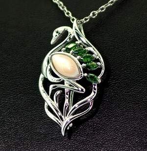 Срібна брошка 925 проби 5,46 г з Перламутром та цирконами 6,46 карат