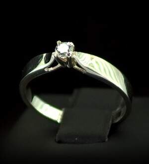 Серебряное кольцо 925 пробы 1,65 г с Діамантом Кр 57 0,1 карат Серебряное кольцо 925 пробы 1,65 г с Діамантом Кр 57 0,1 карат