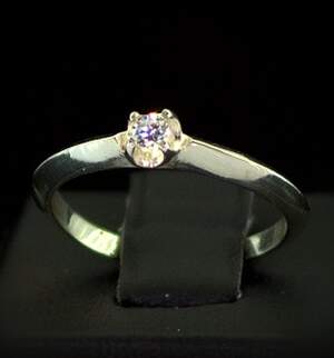 Серебряное кольцо 925 пробы 1,86 г с Діамантом Кр 57 0,09 карат Серебряное кольцо 925 пробы 1,86 г с Діамантом Кр 57 0,09 карат