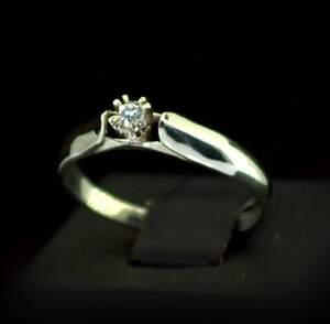 Серебряное кольцо 925 пробы 1,53 г с Діамантом Кр 57 4/5 0,07 карат Серебряное кольцо 925 пробы 1,53 г с Діамантом Кр 57 4/5 0,07 карат