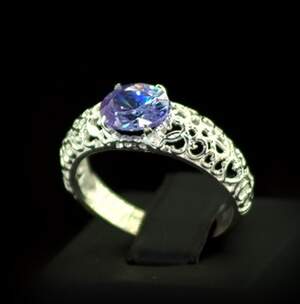 Серебряное кольцо 925 пробы 3,53 г с лавандовим Аметистом 1,91 карат Серебряное кольцо 925 пробы 3,53 г с лавандовим Аметистом 1,91 карат