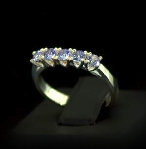 Серебряное кольцо 925 пробы 2,76 г с лавандовими Аметистами 0,57 карат Серебряное кольцо 925 пробы 2,76 г с лавандовими Аметистами 0,57 карат