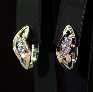Серебряные серьги 925 пробы с позолотой 375 пробы 4,29 г с белыми Фианитами 0,9 карат Серебряные серьги 925 пробы с позолотой 375 пробы 4,29 г с белыми Фианитами 0,9 карат