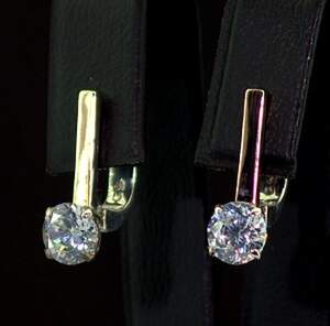Серебряные серьги 925 пробы с позолотой 375 пробы 3,19 г с белыми Фианитами 2,8 карат Серебряные серьги 925 пробы с позолотой 375 пробы 3,19 г с белыми Фианитами 2,8 карат