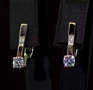 Серебряные серьги 925 пробы с позолотой 375 пробы 3,35 г с белыми Фианитами 1 карат Серебряные серьги 925 пробы с позолотой 375 пробы 3,35 г с белыми Фианитами 1 карат
