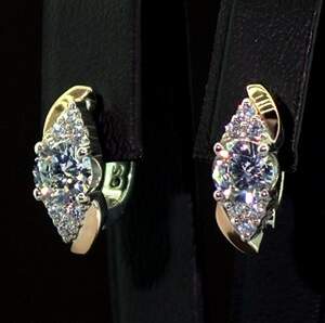 Серебряные серьги 925 пробы с позолотой 375 пробы 4,6 г с белыми Фианитами 3,3 карат Серебряные серьги 925 пробы с позолотой 375 пробы 4,6 г с белыми Фианитами 3,3 карат