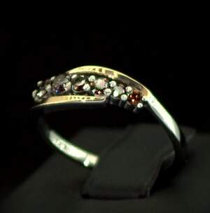 Серебряное кольцо 925 пробы с позолотой 375 пробы 1,99 г с коньячними Фианитами 0,75 карат Серебряное кольцо 925 пробы с позолотой 375 пробы 1,99 г с коньячними Фианитами 0,75 карат