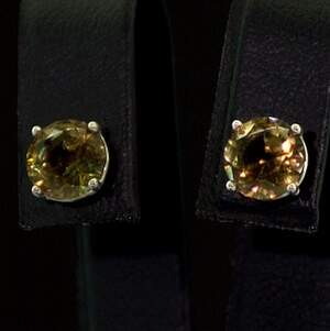 Серебряные серьги 925 пробы 1,34 г с турецкими Султанітами АААА 1,08 карат Серебряные серьги 925 пробы 1,34 г с турецкими Султанітами АААА 1,08 карат