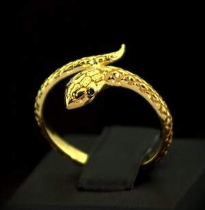 Серебряное кольцо 925 пробы 2,06 гр. с черной мадагаскарской Шпинелью и топазами из США 0,01 карат Серебряное кольцо 925 пробы 2,06 гр. с черной мадагаскарской Шпинелью и топазами из США 0,01 карат