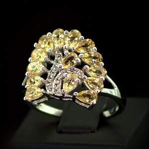 Серебряное кольцо 925 пробы 4,62 гр. с Цитрином из США и топазами из США 2,75 карат Серебряное кольцо 925 пробы 4,62 гр. с Цитрином из США и топазами из США 2,75 карат