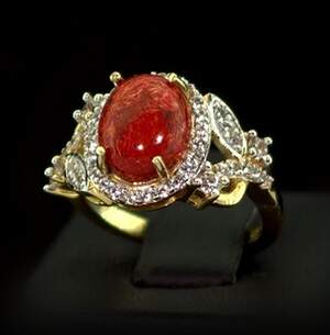 Серебряное кольцо 925 пробы 3,88 гр. с красным Кораллом и топазами из США 2,96 карат Серебряное кольцо 925 пробы 3,88 гр. с красным Кораллом и топазами из США 2,96 карат