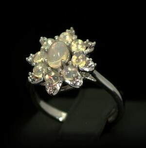 Серебряное кольцо 925 пробы 3,34 гр. с эфиопскими Опалами класса АААА и топазами из США 1,42 карат Серебряное кольцо 925 пробы 3,34 гр. с эфиопскими Опалами класса АААА и топазами из США 1,42 карат