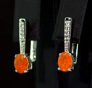 Серебряные серьги 925 пробы 3,51 гр. с огненными эфиопскими Опалами класса АААА и топазами из США 1,1 карат Серебряные серьги 925 пробы 3,51 гр. с огненными эфиопскими Опалами класса АААА и топазами из США 1,1 карат