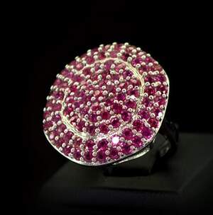Серебряное кольцо 925 пробы 8,74 гр. с тайскими Рубинами класса АААА 4,55 карат Серебряное кольцо 925 пробы 8,74 гр. с тайскими Рубинами класса АААА 4,55 карат