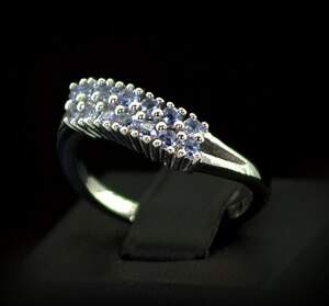 Серебряное кольцо 925 пробы 3,45 гр. с Танзанитами класса АААА 0,52 карат Серебряное кольцо 925 пробы 3,45 гр. с Танзанитами класса АААА 0,52 карат