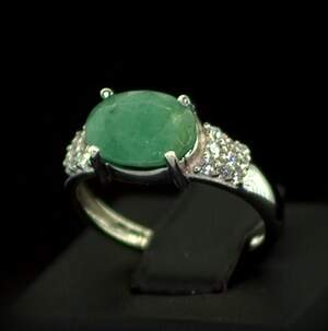 Серебряное кольцо 925 пробы 2,53 гр. с индийскими Изумрудами класса АААА и топазами из США 2,85 карат Серебряное кольцо 925 пробы 2,53 гр. с индийскими Изумрудами класса АААА и топазами из США 2,85 карат