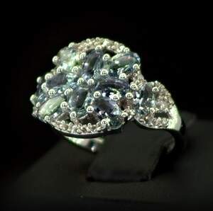 Серебряное кольцо 925 пробы 3,87 гр. с Танзанитами и топазами из США 2,74 карат Серебряное кольцо 925 пробы 3,87 гр. с Танзанитами и топазами из США 2,74 карат