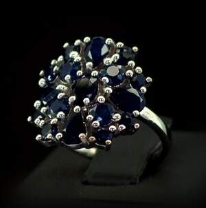 Серебряное кольцо 925 пробы 5,02 гр. с голубыми шри-ланкийскими Сапфирами класса АААА 5,2 карат Серебряное кольцо 925 пробы 5,02 гр. с голубыми шри-ланкийскими Сапфирами класса АААА 5,2 карат