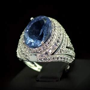 Серебряное кольцо 925 пробы 6,15 гр. с Флюоритами Блу Джон и топазами из США 6,78 карат Серебряное кольцо 925 пробы 6,15 гр. с Флюоритами Блу Джон и топазами из США 6,78 карат
