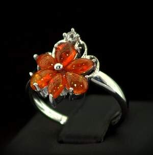 Серебряное кольцо 925 пробы 2,88 гр. с огненными эфиопскими Опалами класса АААА и топазами из США 1,25 карат Серебряное кольцо 925 пробы 2,88 гр. с огненными эфиопскими Опалами класса АААА и топазами из США 1,25 карат