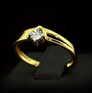 Серебряное кольцо 925 пробы 1,88 гр. с африканскими Бриллиантами VVS1 0,01 карат Серебряное кольцо 925 пробы 1,88 гр. с африканскими Бриллиантами VVS1 0,01 карат